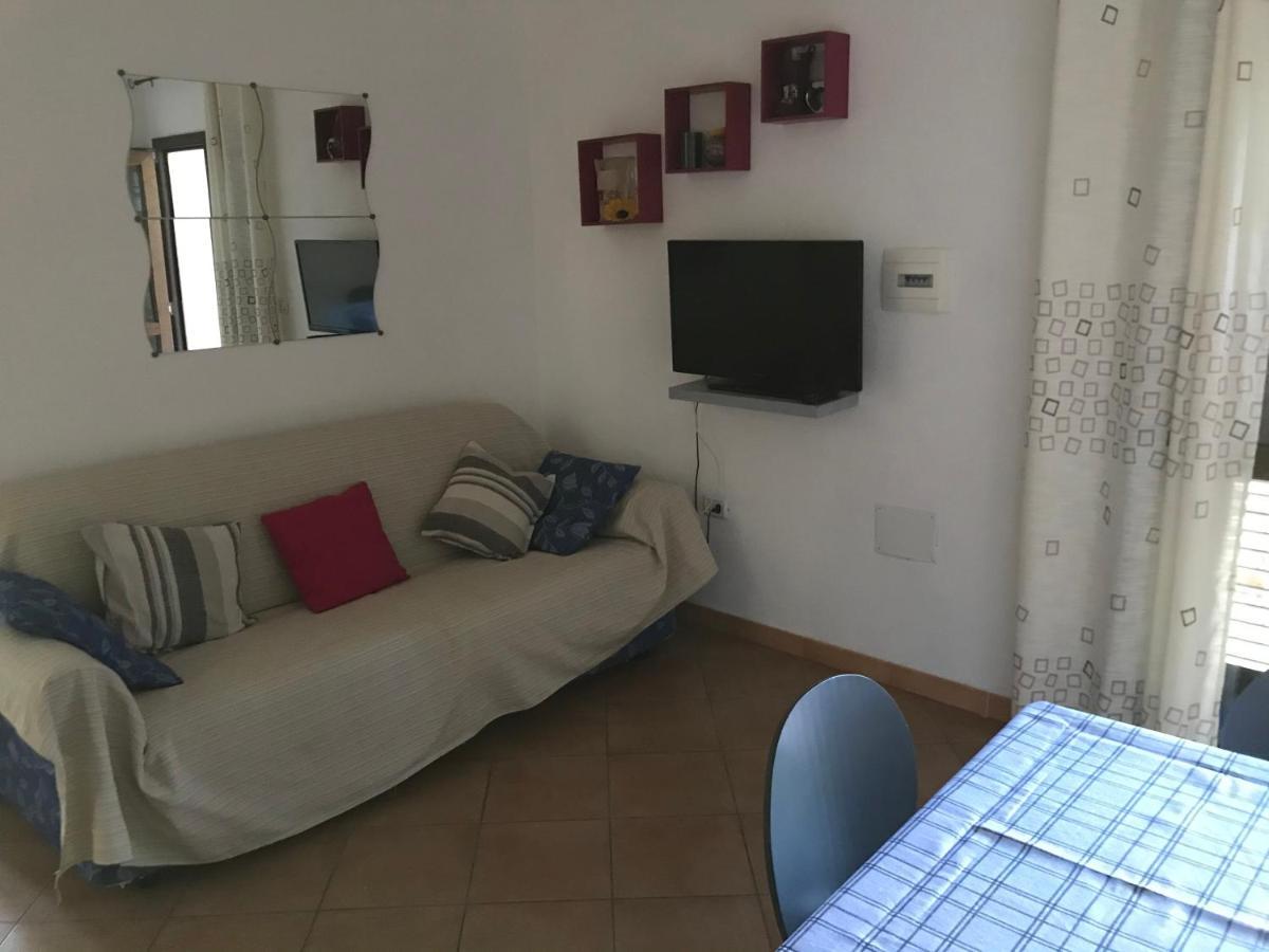 Blue House Apartment Badesi Ngoại thất bức ảnh