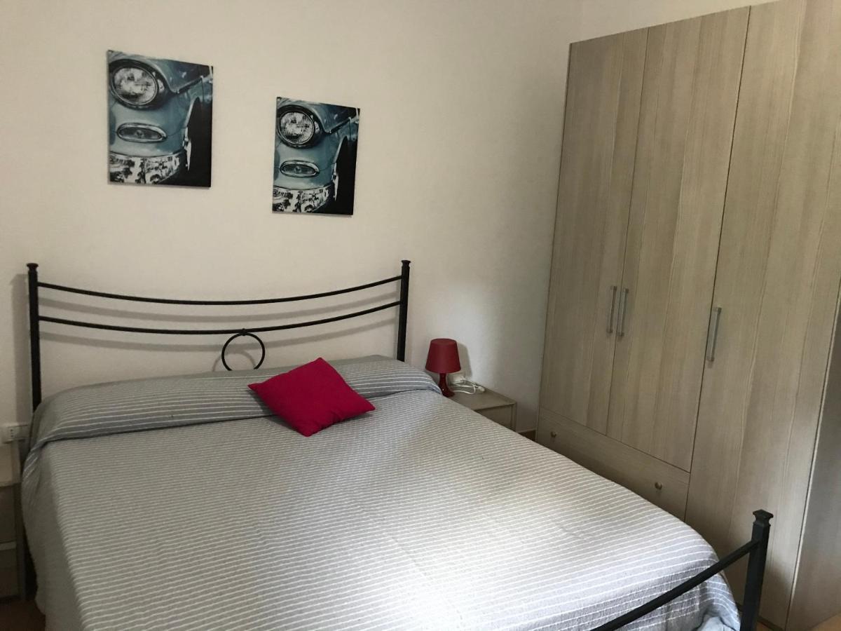 Blue House Apartment Badesi Ngoại thất bức ảnh