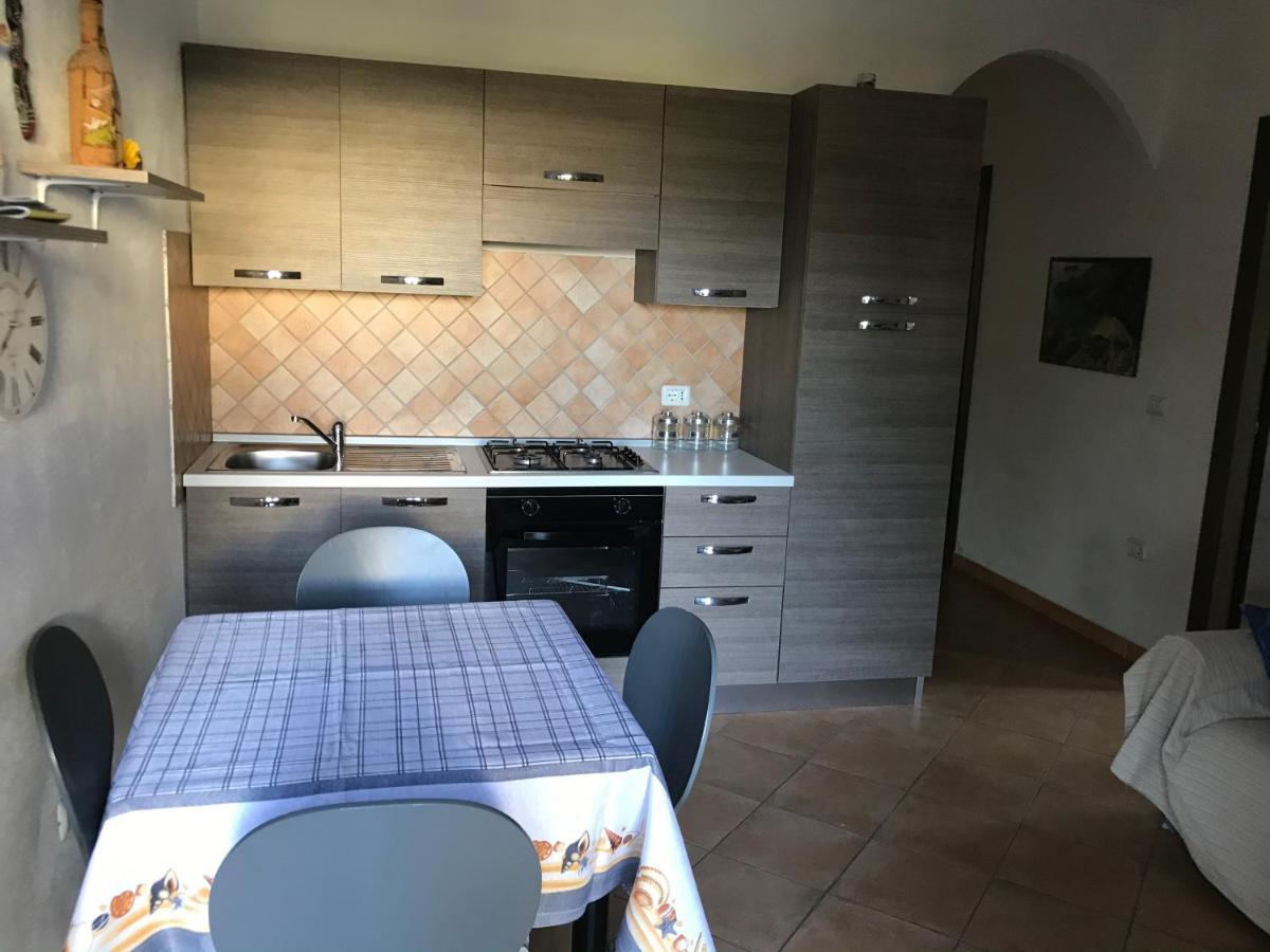 Blue House Apartment Badesi Ngoại thất bức ảnh